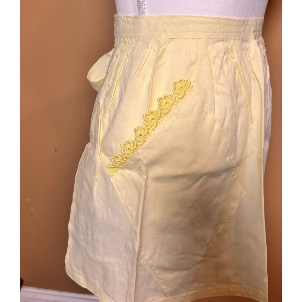 Vintage Yellow Half Apron Handmade Pocket Floral Lace Trim Retro Farmhouse
